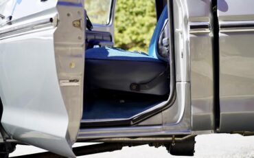 Ford-F250-1977-Silver-Metallic-Blue-Knit-Vinyl-20