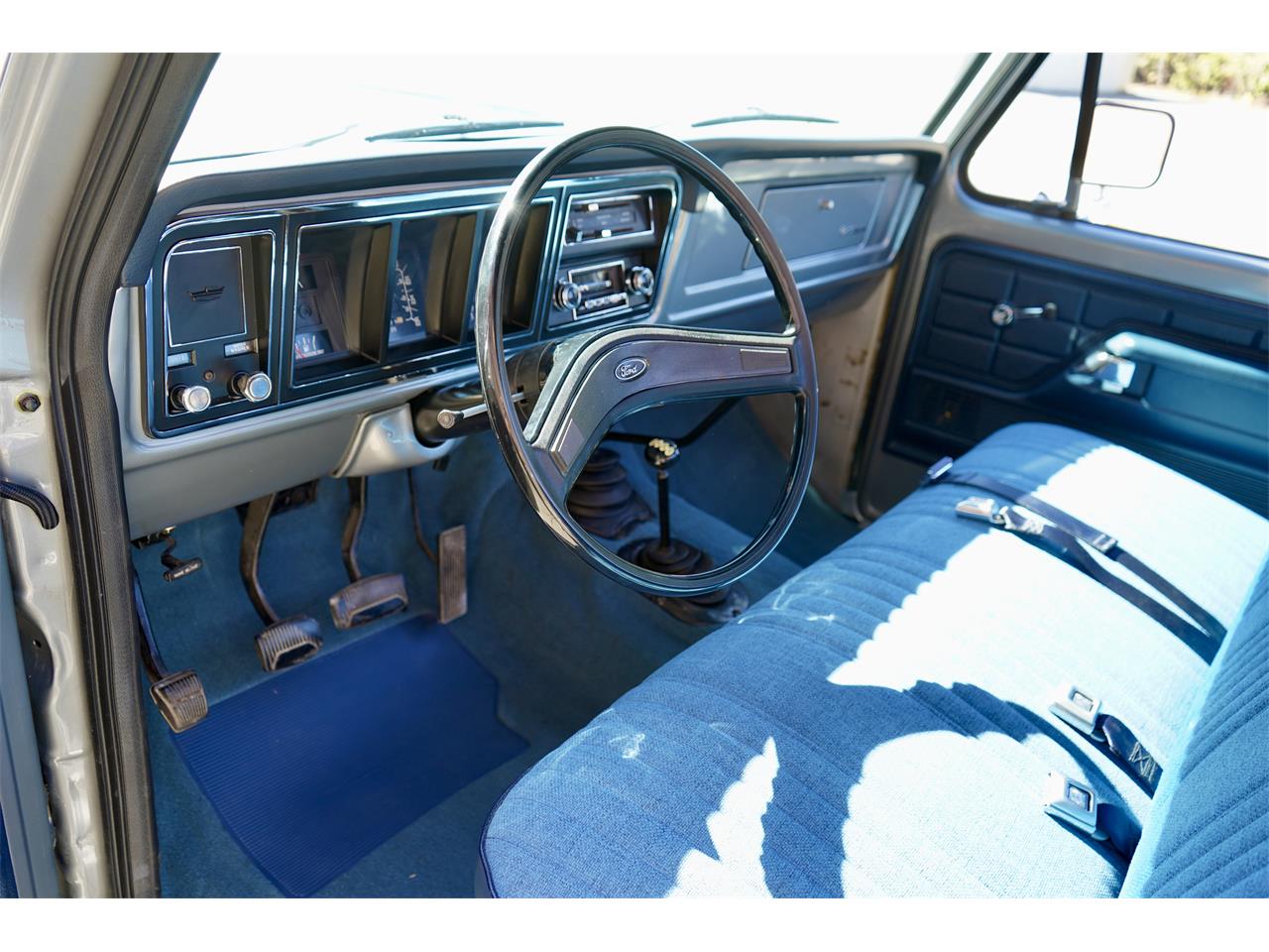 Ford-F250-1977-Silver-Metallic-Blue-Knit-Vinyl-22