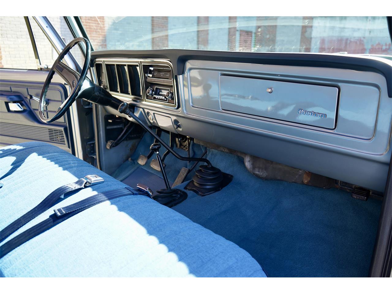 Ford-F250-1977-Silver-Metallic-Blue-Knit-Vinyl-24