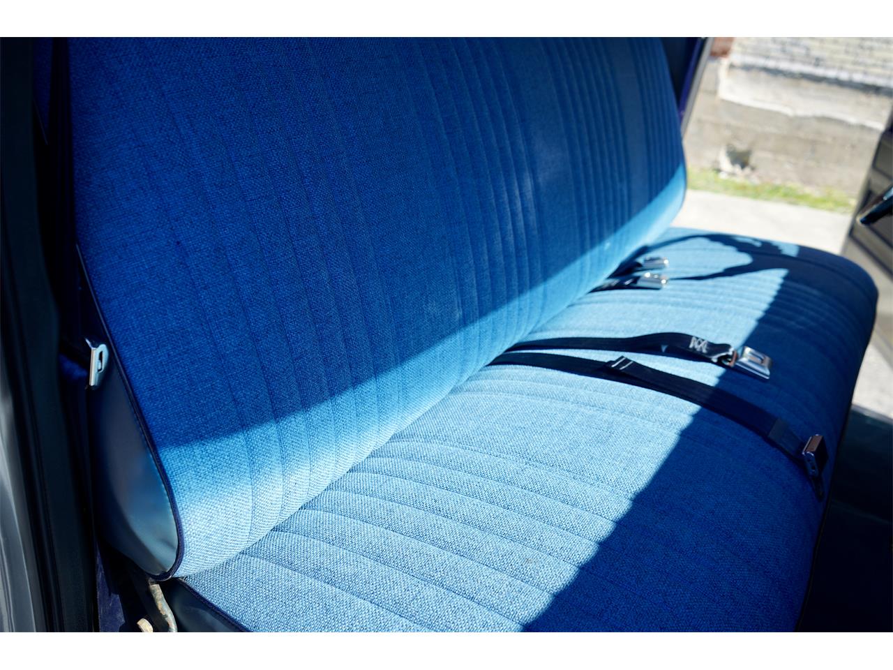 Ford-F250-1977-Silver-Metallic-Blue-Knit-Vinyl-28