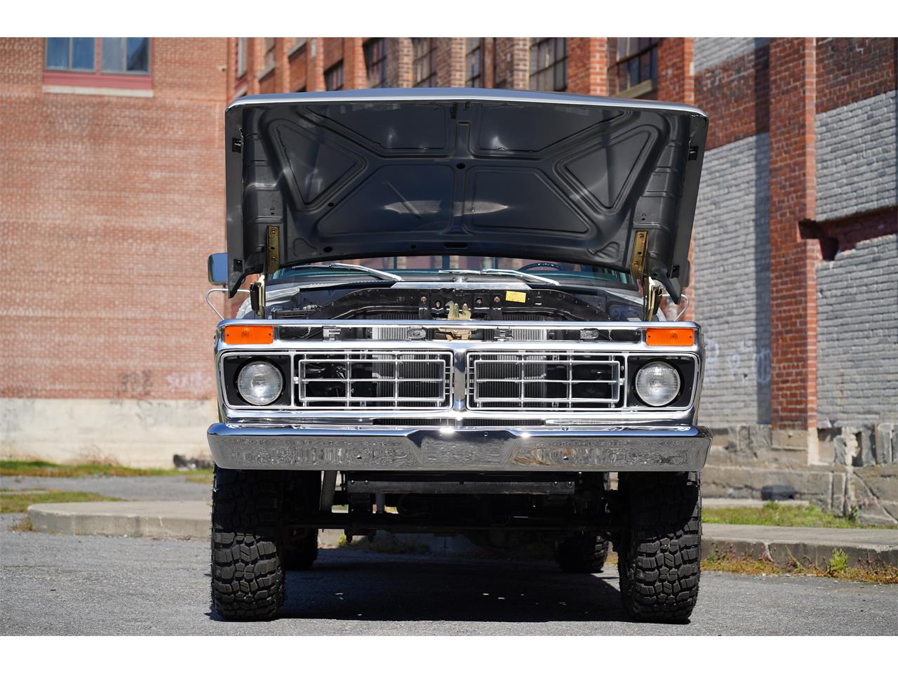 Ford-F250-1977-Silver-Metallic-Blue-Knit-Vinyl-32