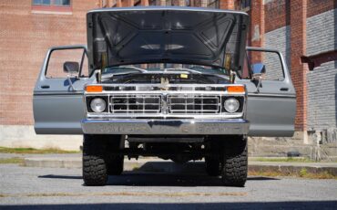 Ford-F250-1977-Silver-Metallic-Blue-Knit-Vinyl-33