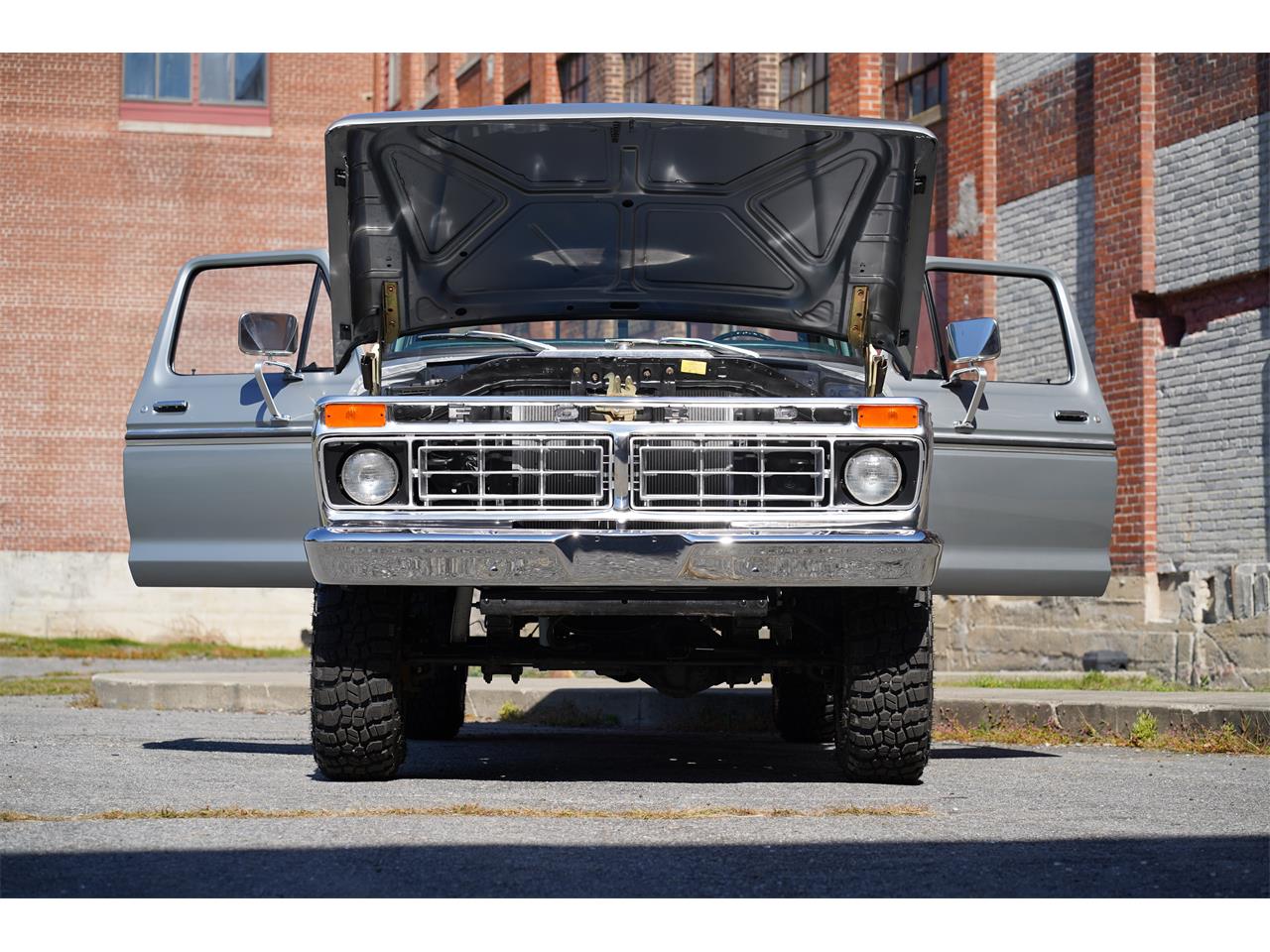 Ford-F250-1977-Silver-Metallic-Blue-Knit-Vinyl-33