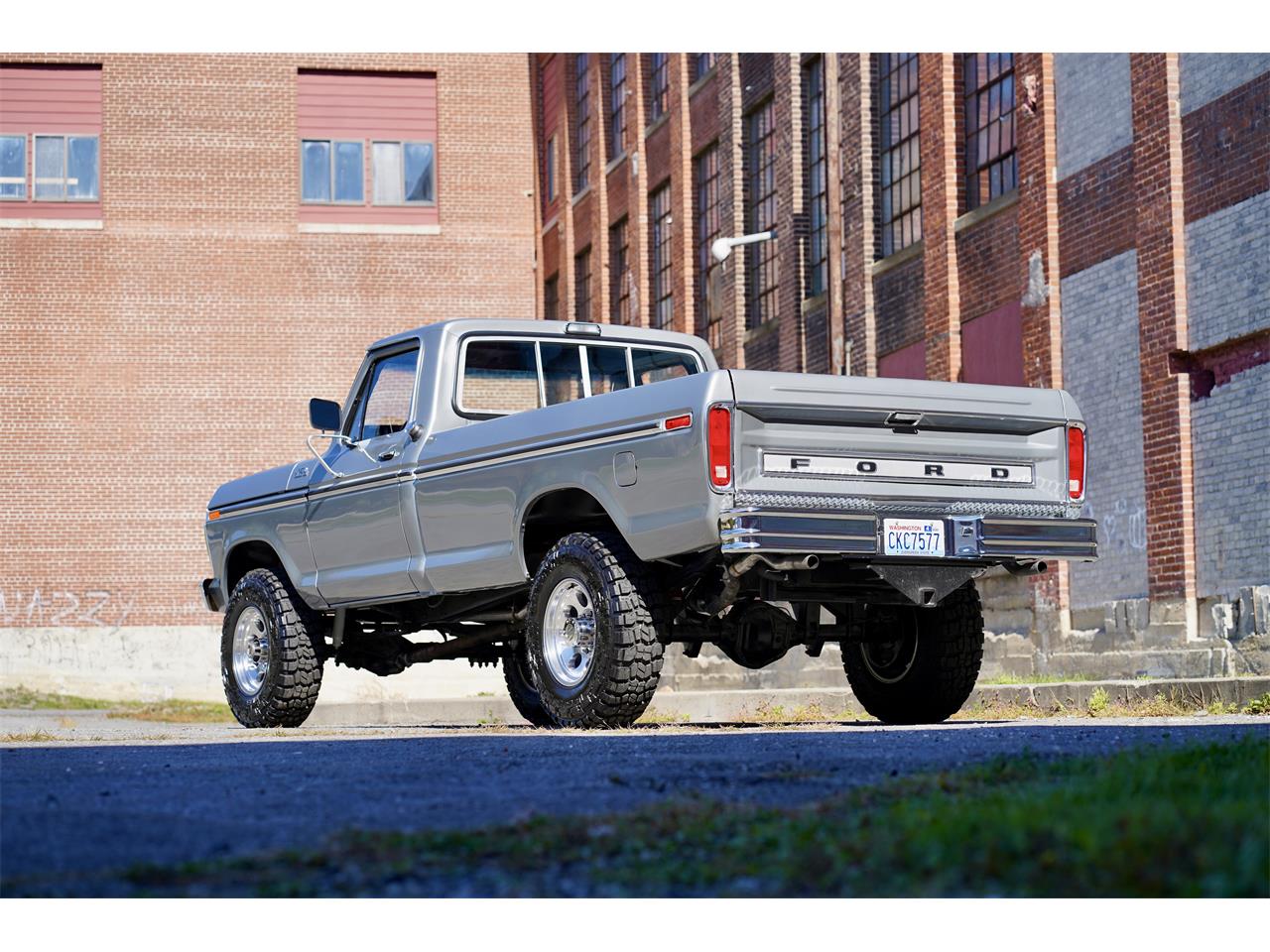 Ford-F250-1977-Silver-Metallic-Blue-Knit-Vinyl-4
