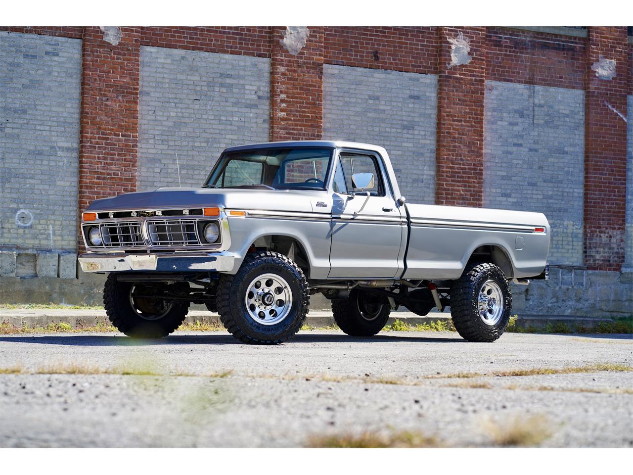 Ford-F250-1977-Silver-Metallic-Blue-Knit-Vinyl-44
