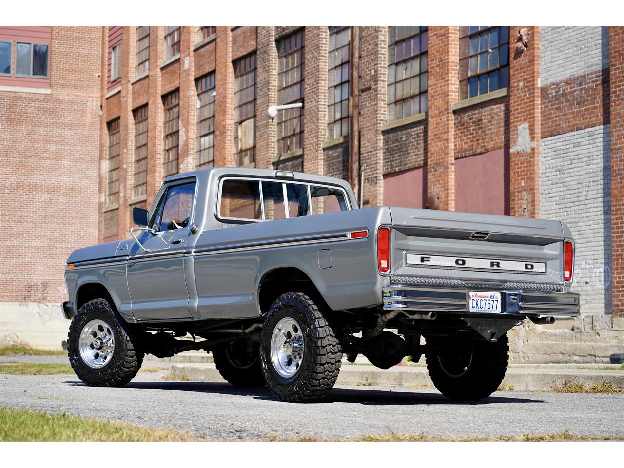 Ford-F250-1977-Silver-Metallic-Blue-Knit-Vinyl-45