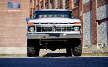Ford-F250-1977-Silver-Metallic-Blue-Knit-Vinyl-46