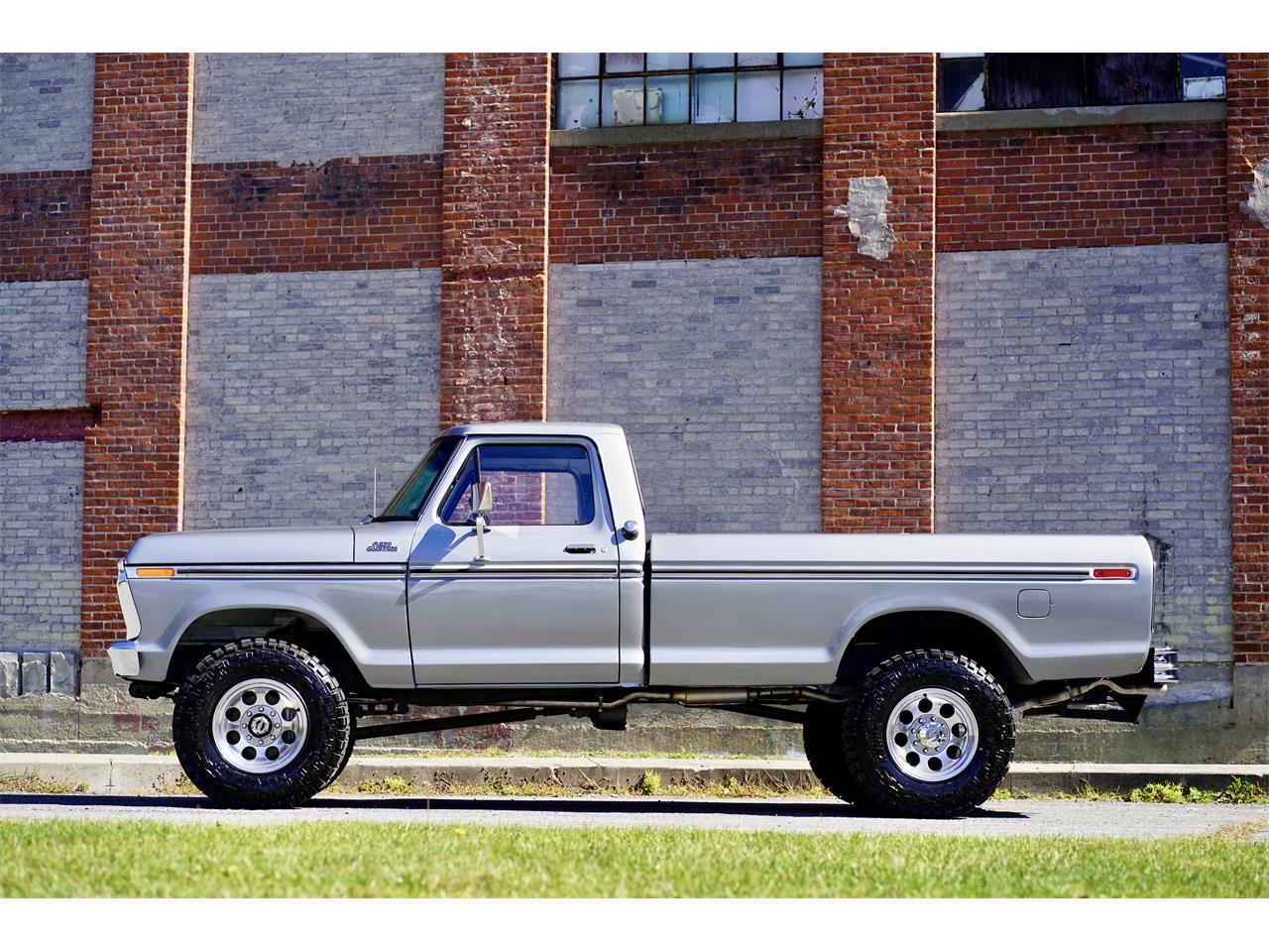 Ford-F250-1977-Silver-Metallic-Blue-Knit-Vinyl-47