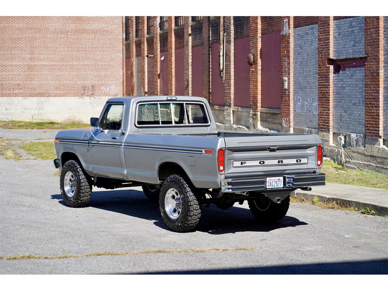 Ford-F250-1977-Silver-Metallic-Blue-Knit-Vinyl-6