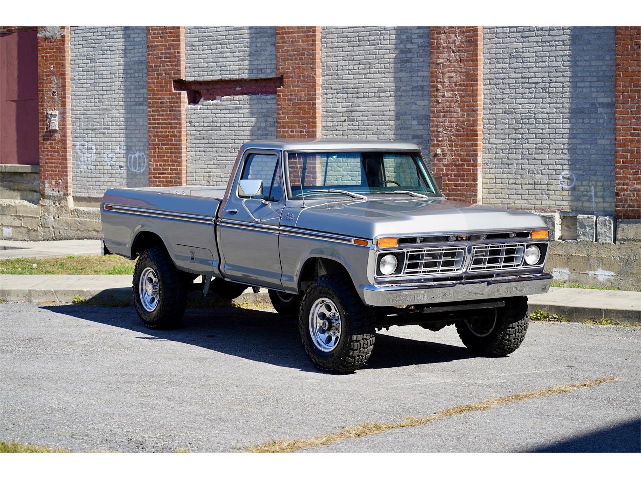 Ford-F250-1977-Silver-Metallic-Blue-Knit-Vinyl-9