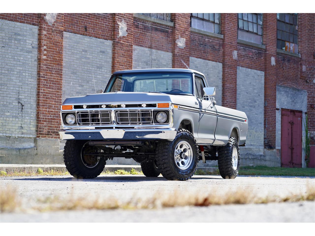 Ford-F250-1977-Silver-Metallic-Blue-Knit-Vinyl