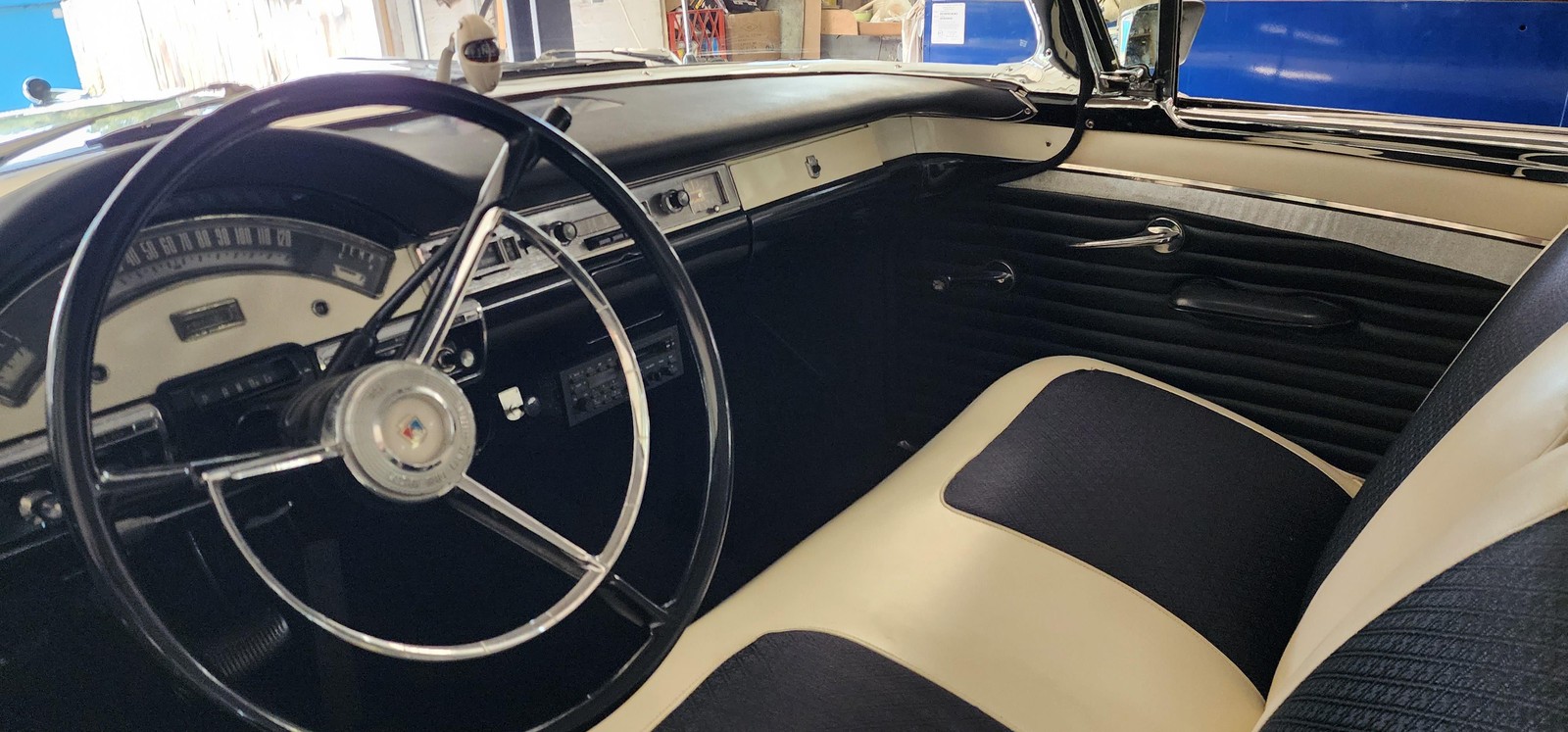 Ford-Fairlane-1957-27