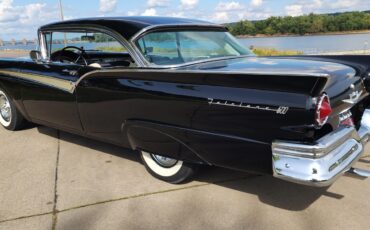 Ford-Fairlane-1957-3