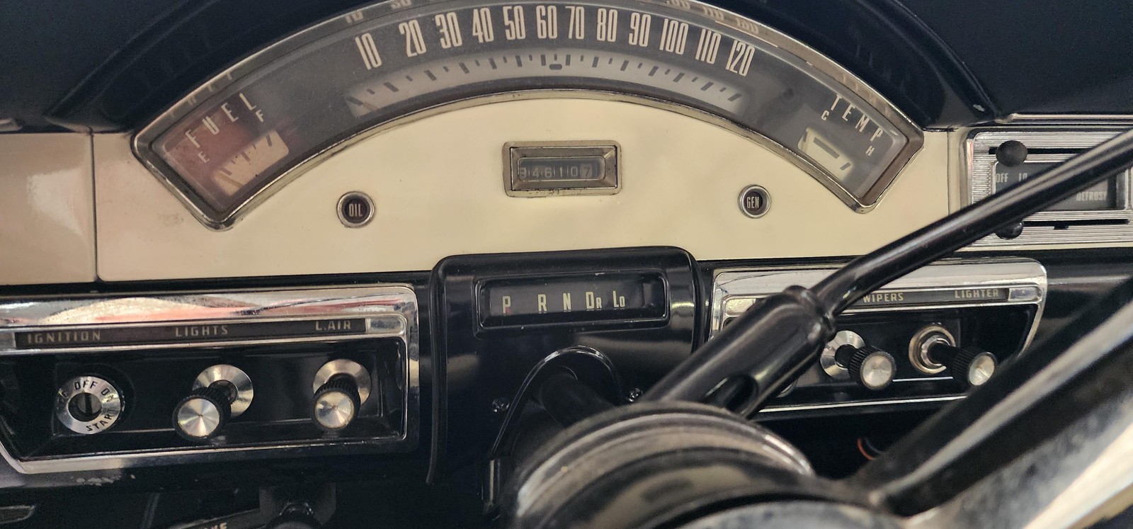 Ford-Fairlane-1957-31
