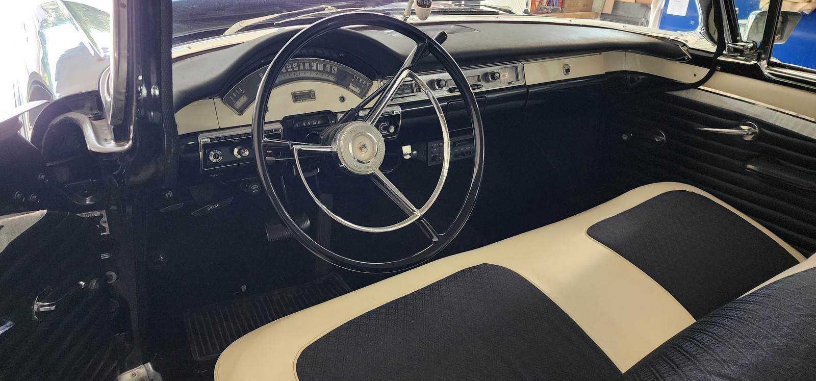 Ford-Fairlane-1957-33