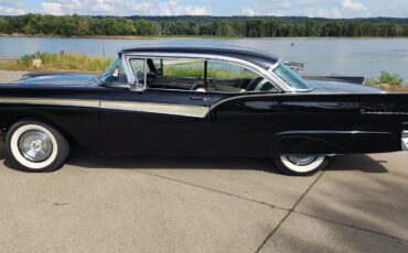 Ford-Fairlane-1957