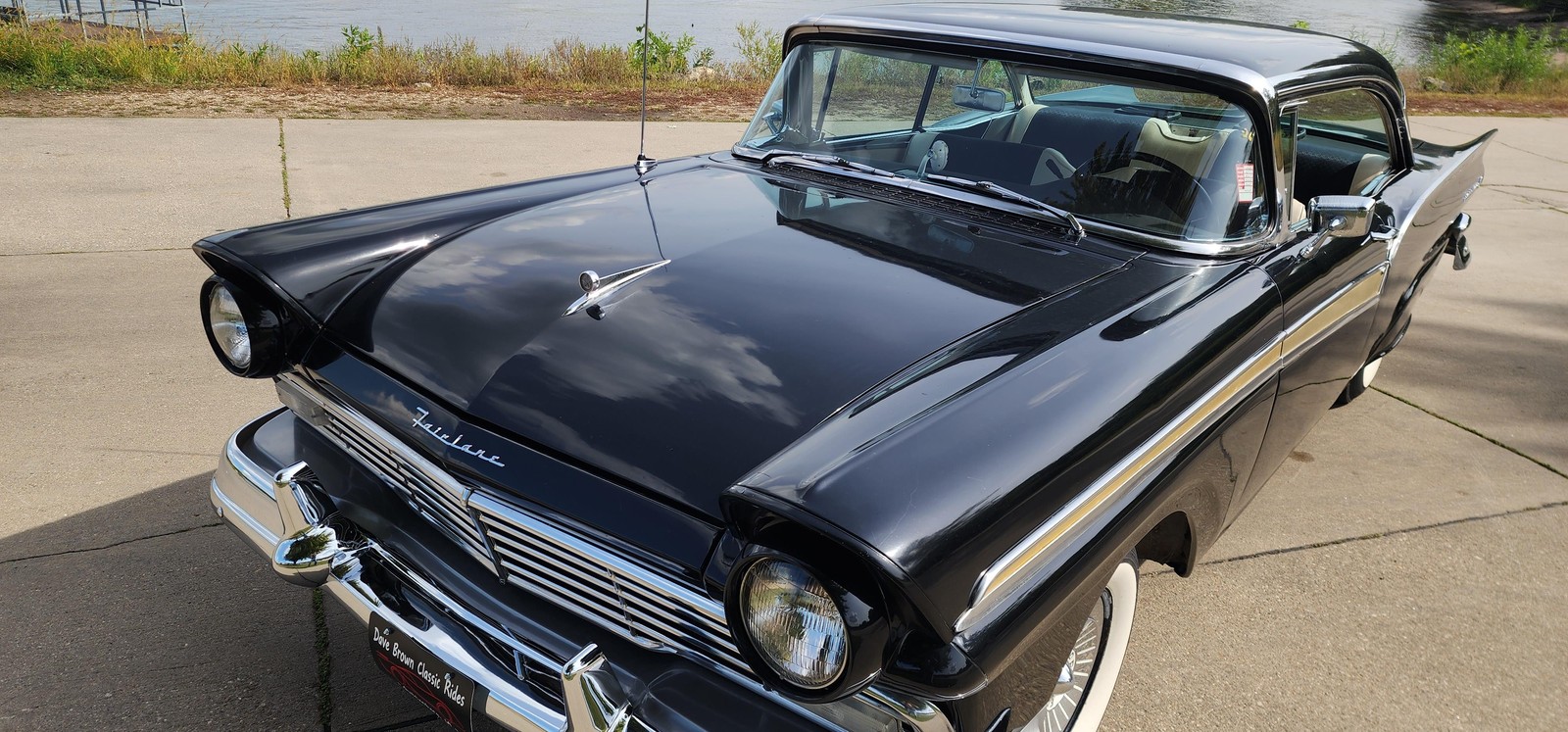 Ford-Fairlane-1957-7