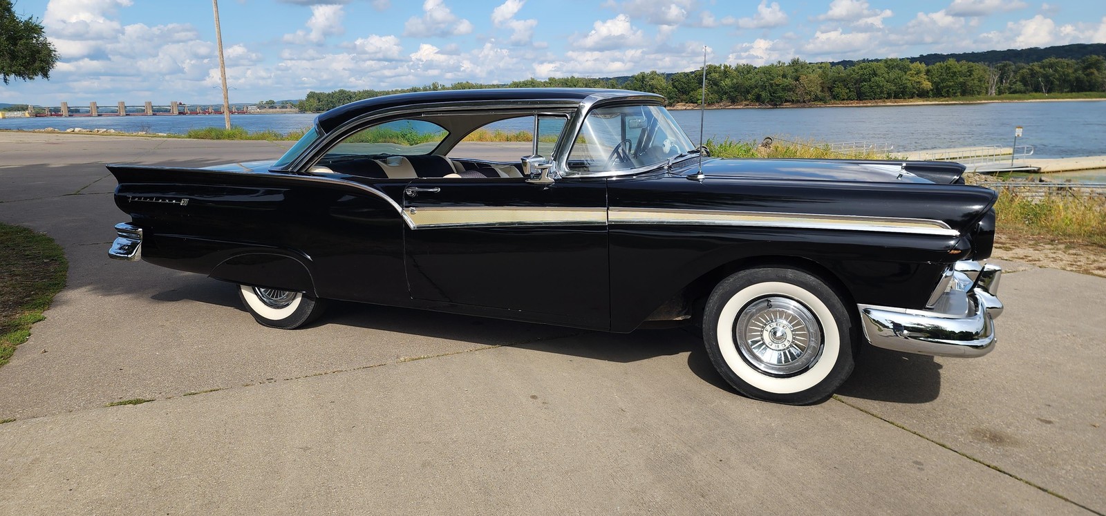 Ford-Fairlane-1957-8