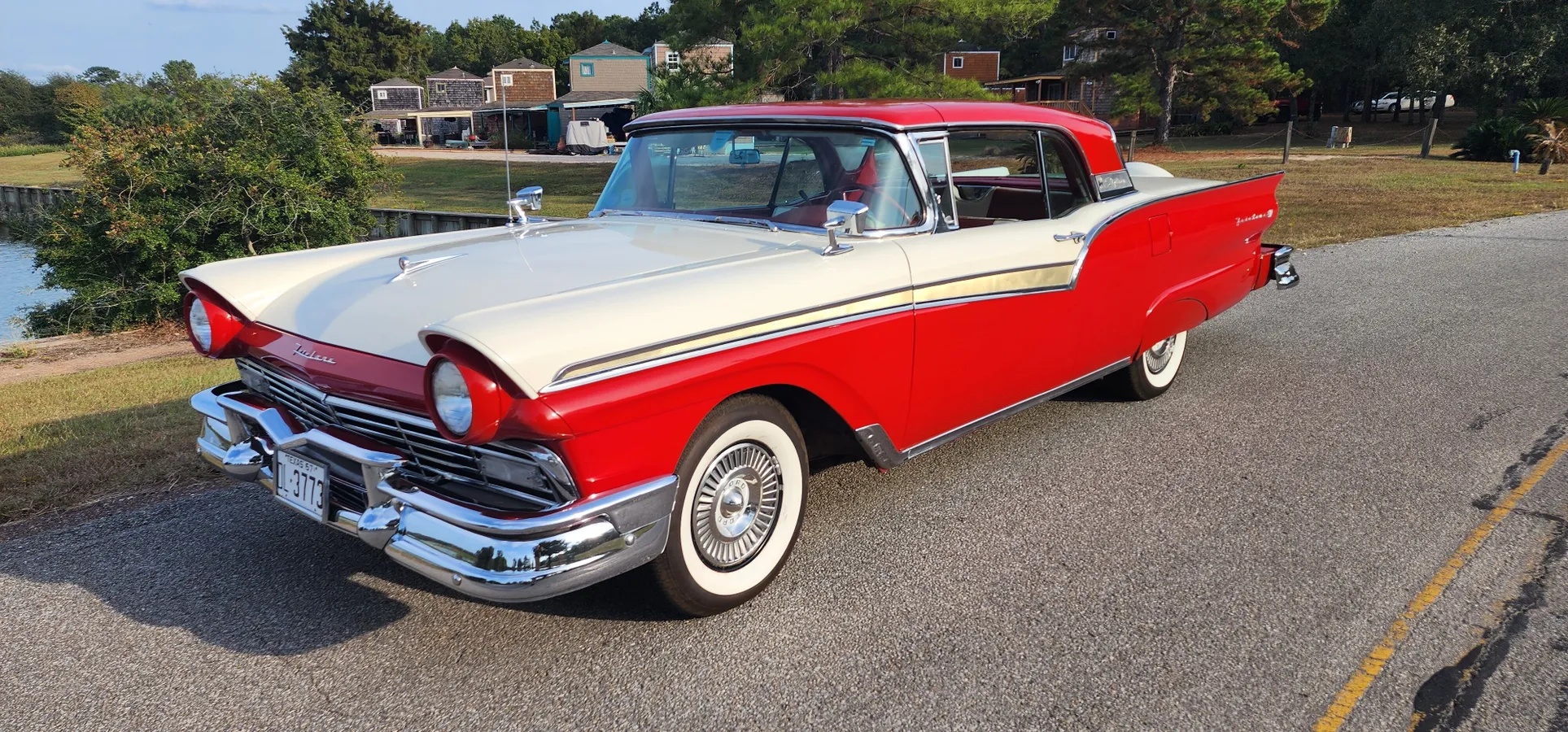 Ford-Fairlane-1957-Red-Red-1
