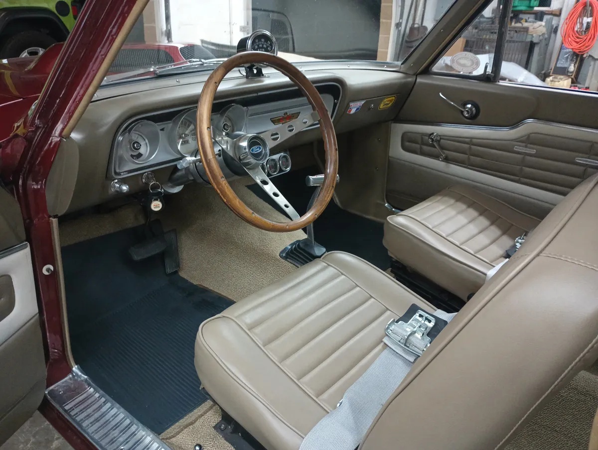 Ford-Fairlane-500-1964-Burgundy-Tan-10