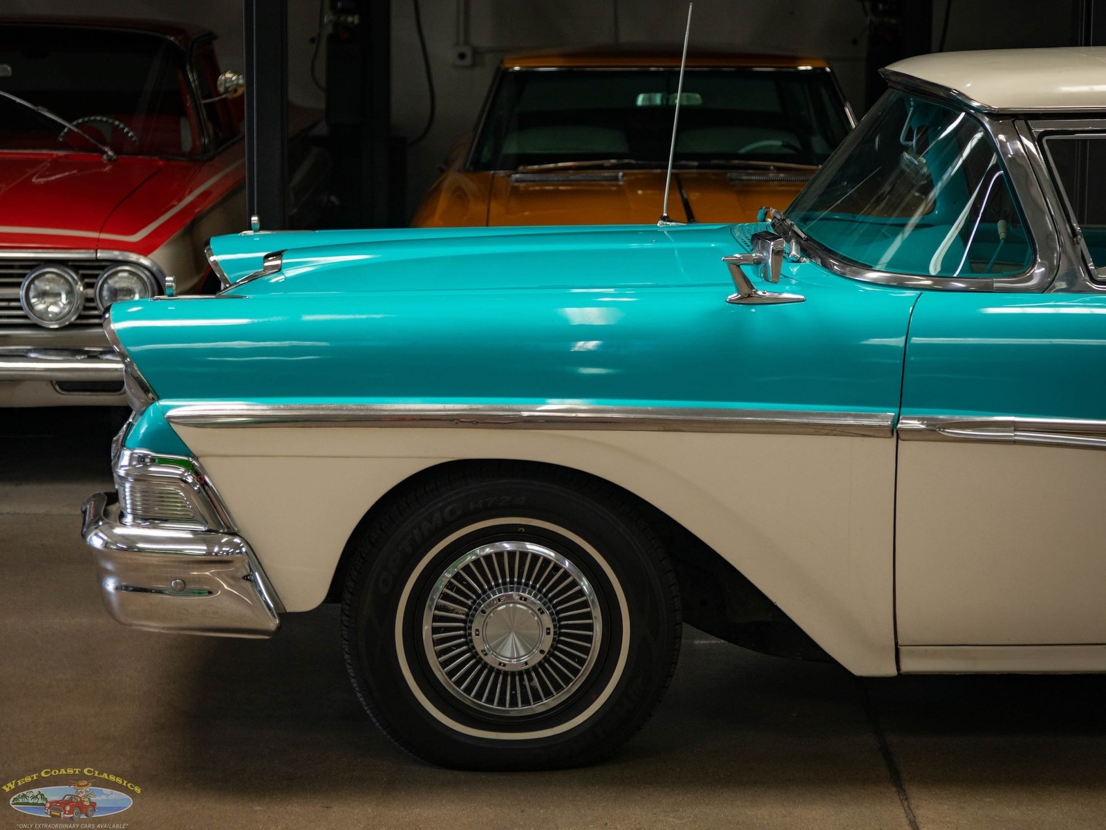 Ford-Fairlane-500-Skyliner-Retractable-352300HP-V8-1958-2-Door-Convertible-1