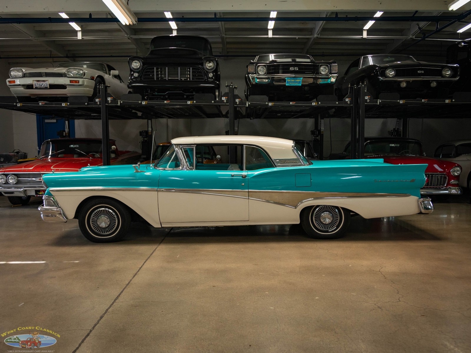 Ford-Fairlane-500-Skyliner-Retractable-352300HP-V8-1958-2-Door-Convertible-2