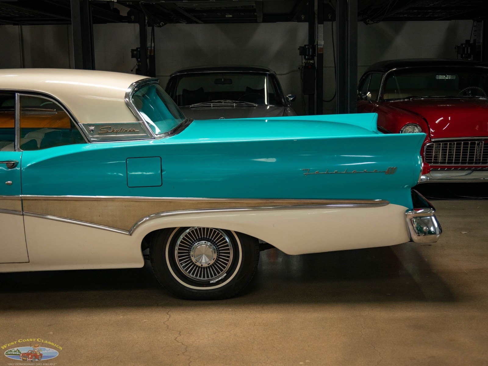 Ford-Fairlane-500-Skyliner-Retractable-352300HP-V8-1958-2-Door-Convertible-3
