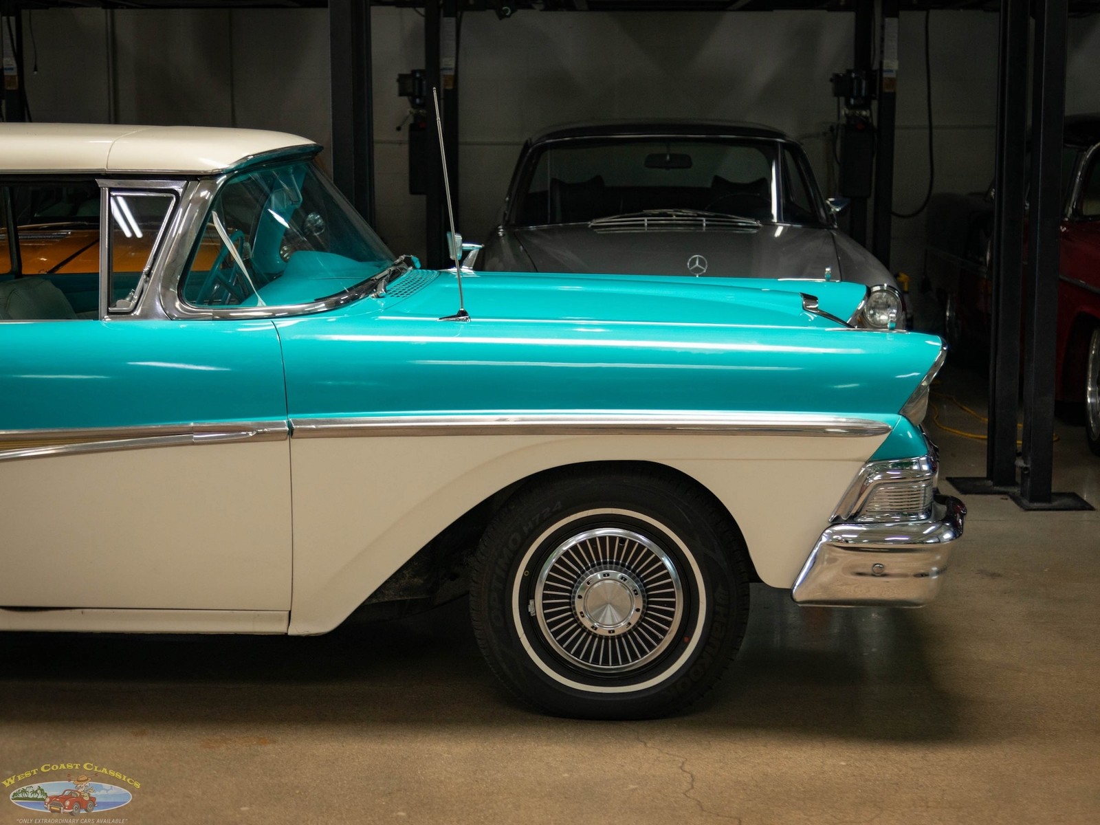 Ford-Fairlane-500-Skyliner-Retractable-352300HP-V8-1958-2-Door-Convertible-7