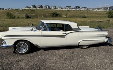 Ford-Fairlane-500-skyliner-1957-White-Red-10