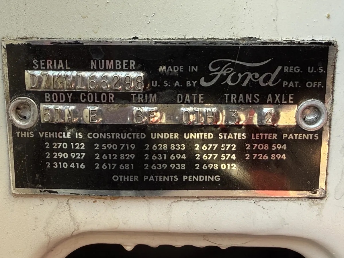 Ford-Fairlane-500-skyliner-1957-White-Red-4