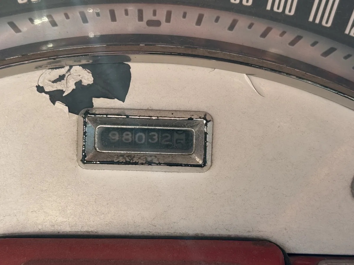 Ford-Fairlane-500-skyliner-1957-White-Red-6