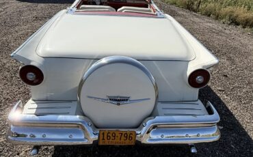 Ford-Fairlane-500-skyliner-1957-White-Red-7