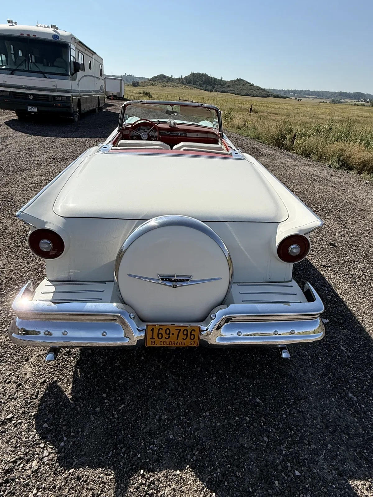 Ford-Fairlane-500-skyliner-1957-White-Red-7