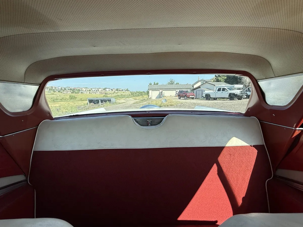 Ford-Fairlane-500-skyliner-1957-White-Red-8