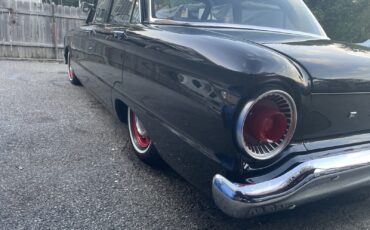 Ford-Falcon-1962-Sedan