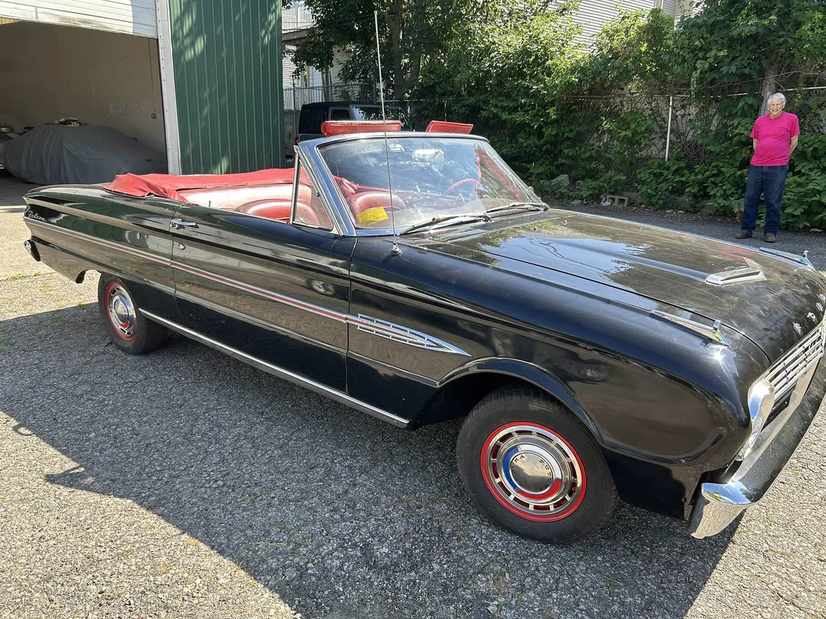 Ford-Falcon-1963-Black-Red-10