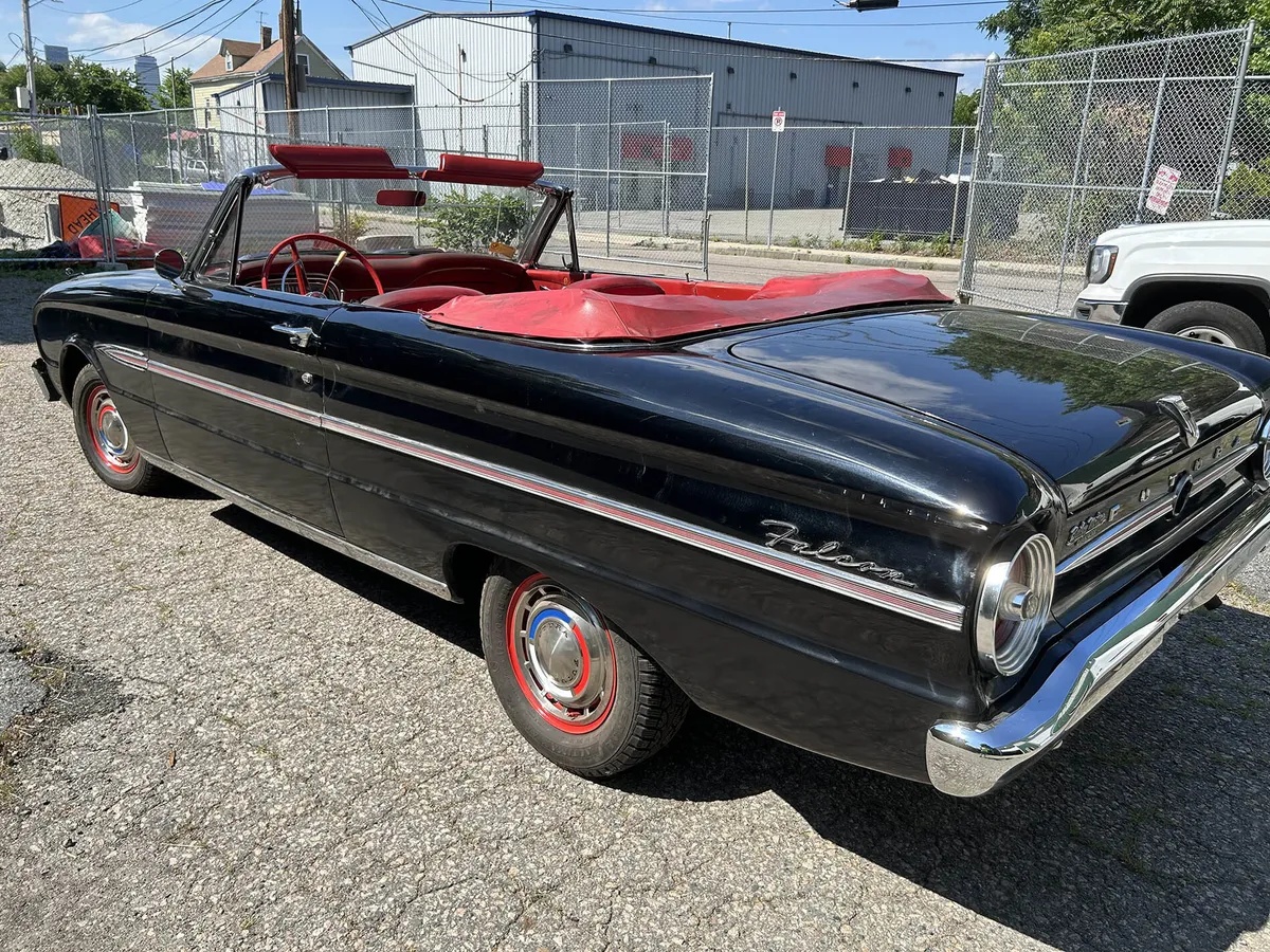 Ford-Falcon-1963-Black-Red-2