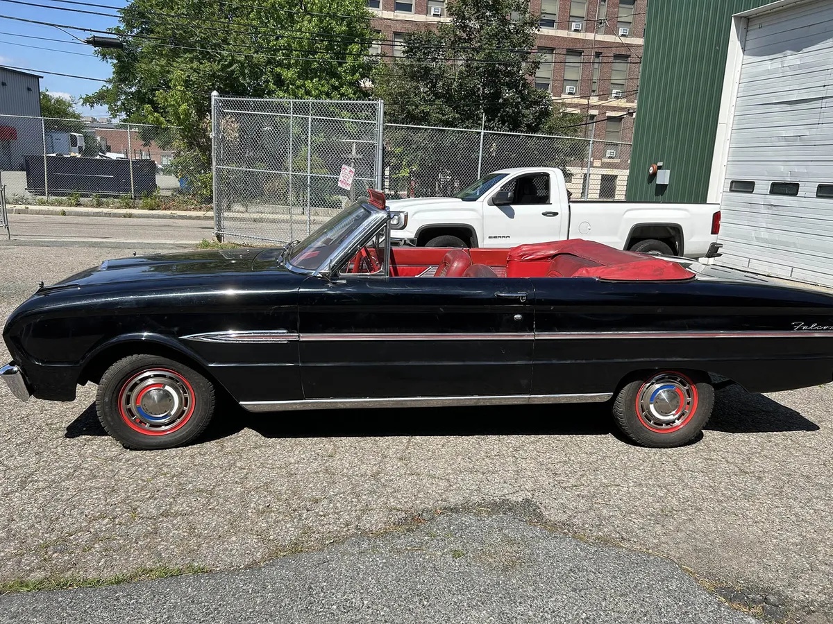 Ford-Falcon-1963-Black-Red-3
