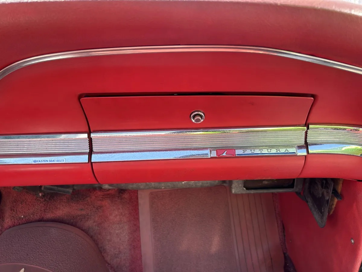 Ford-Falcon-1963-Black-Red-8