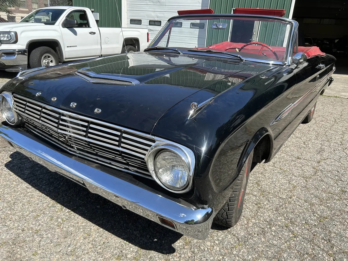 Ford-Falcon-1963-Black-Red