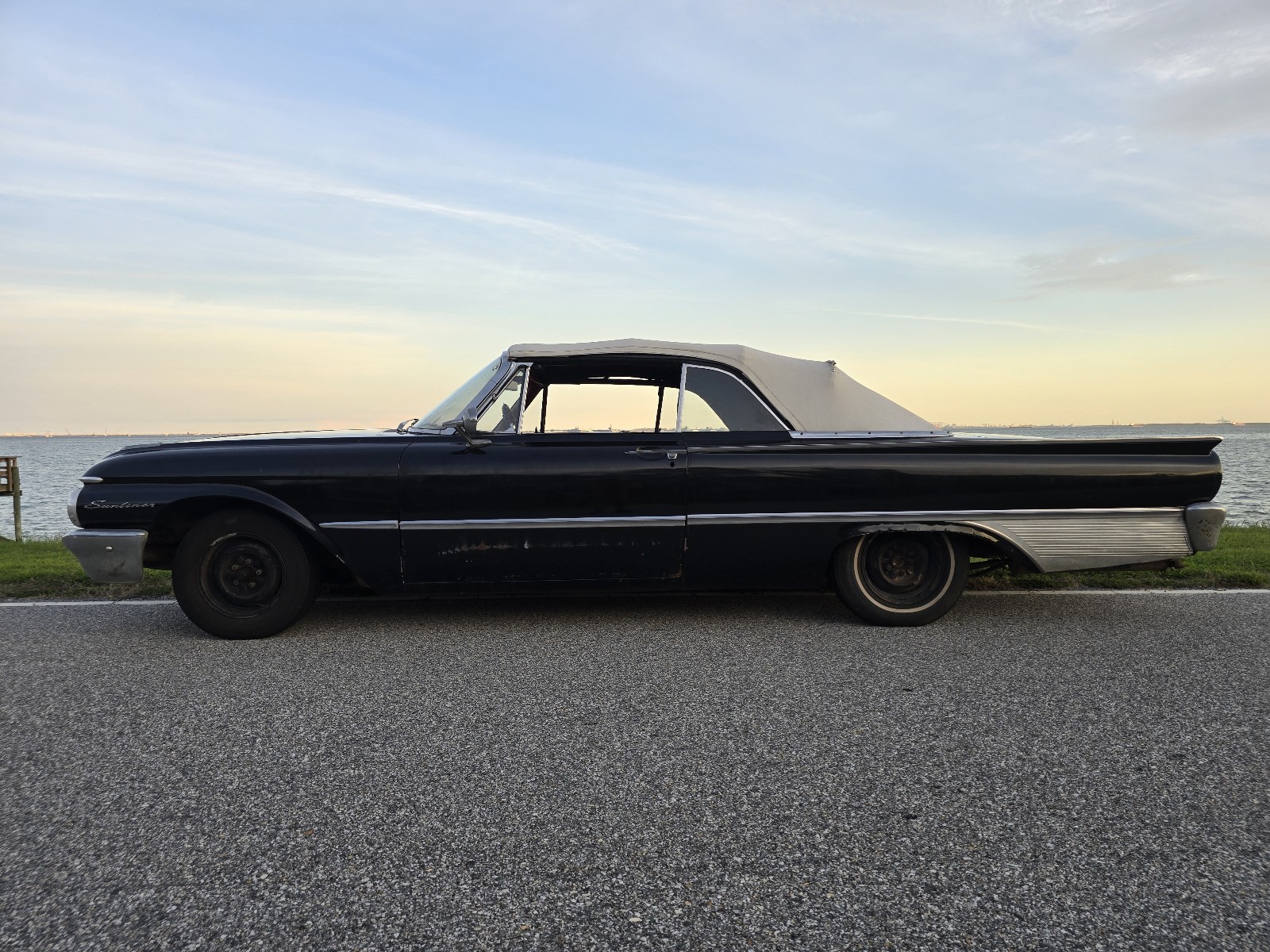 Ford-Galaxie-1961-Convertible-1
