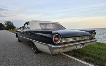 Ford-Galaxie-1961-Convertible-2