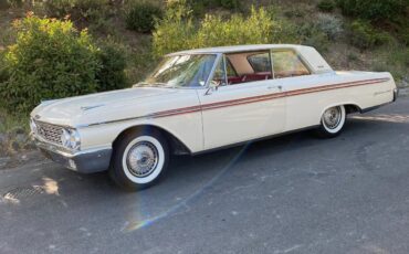 Ford-Galaxie-1962-Corinthian-White-Red-Crush-Vinyl