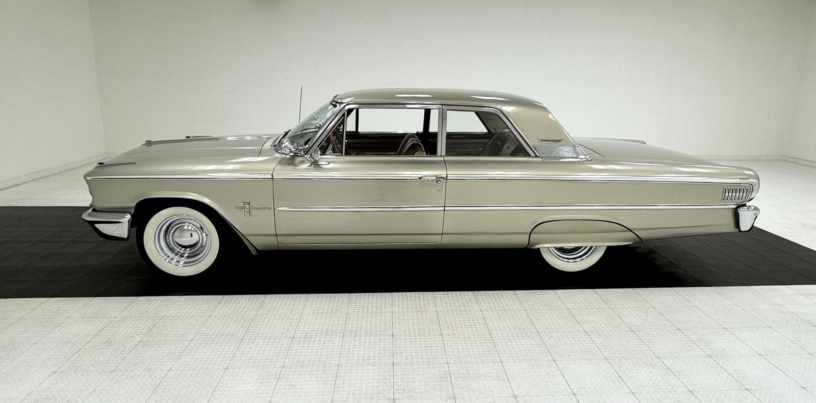 Ford-Galaxie-1963-Sedan-1