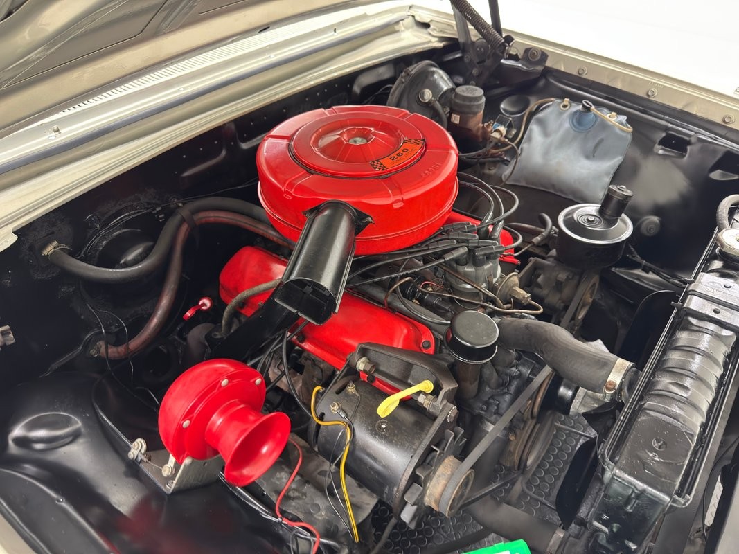 Ford-Galaxie-1963-Sedan-21