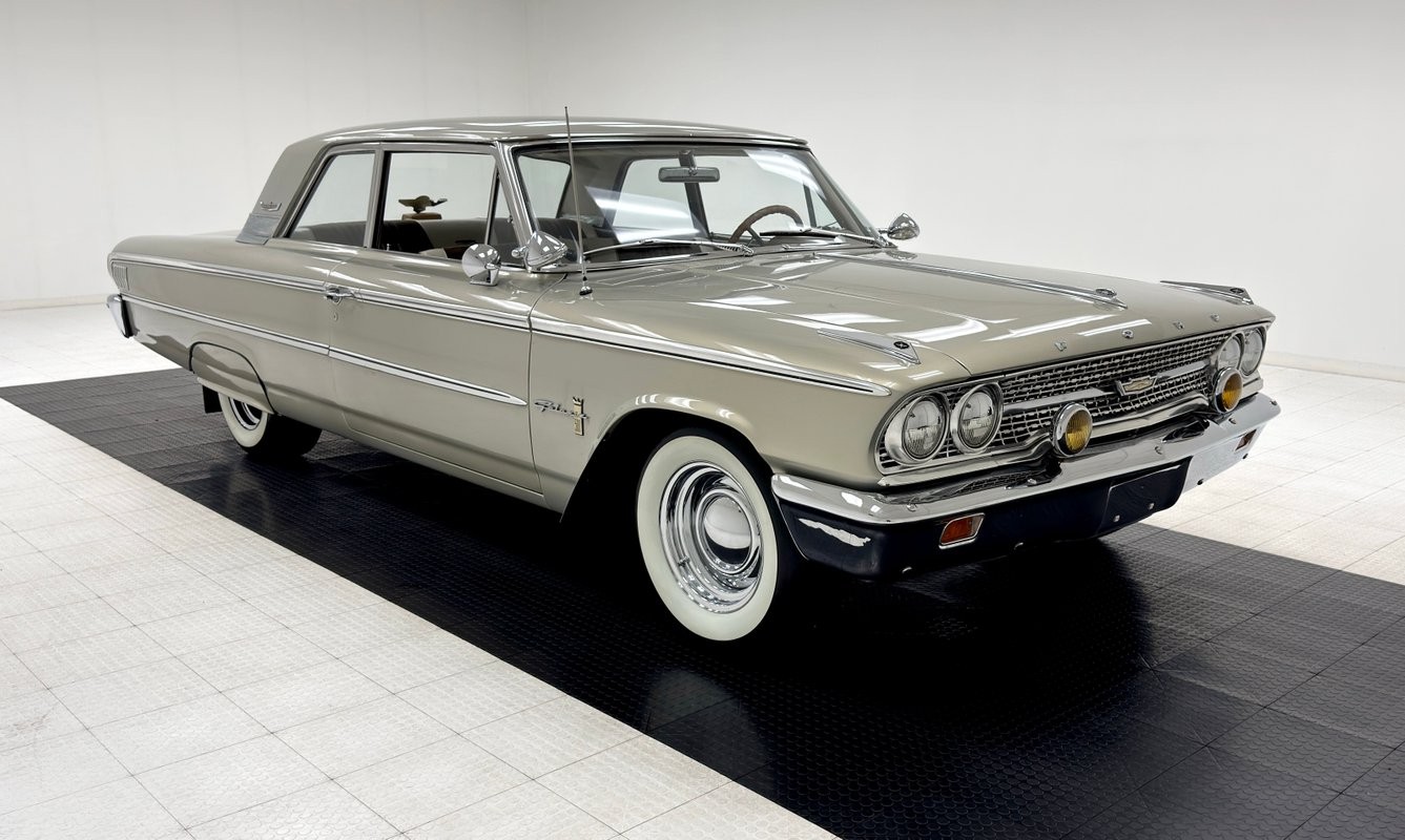 Ford-Galaxie-1963-Sedan-6