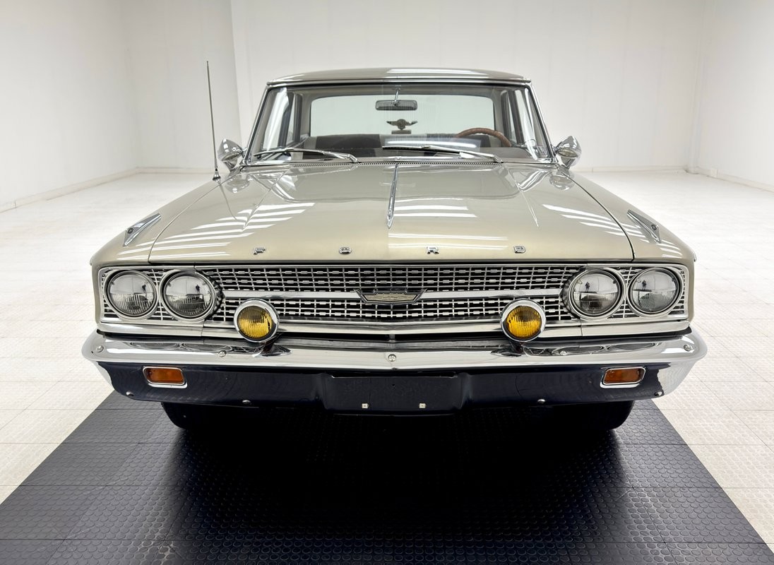 Ford-Galaxie-1963-Sedan-7