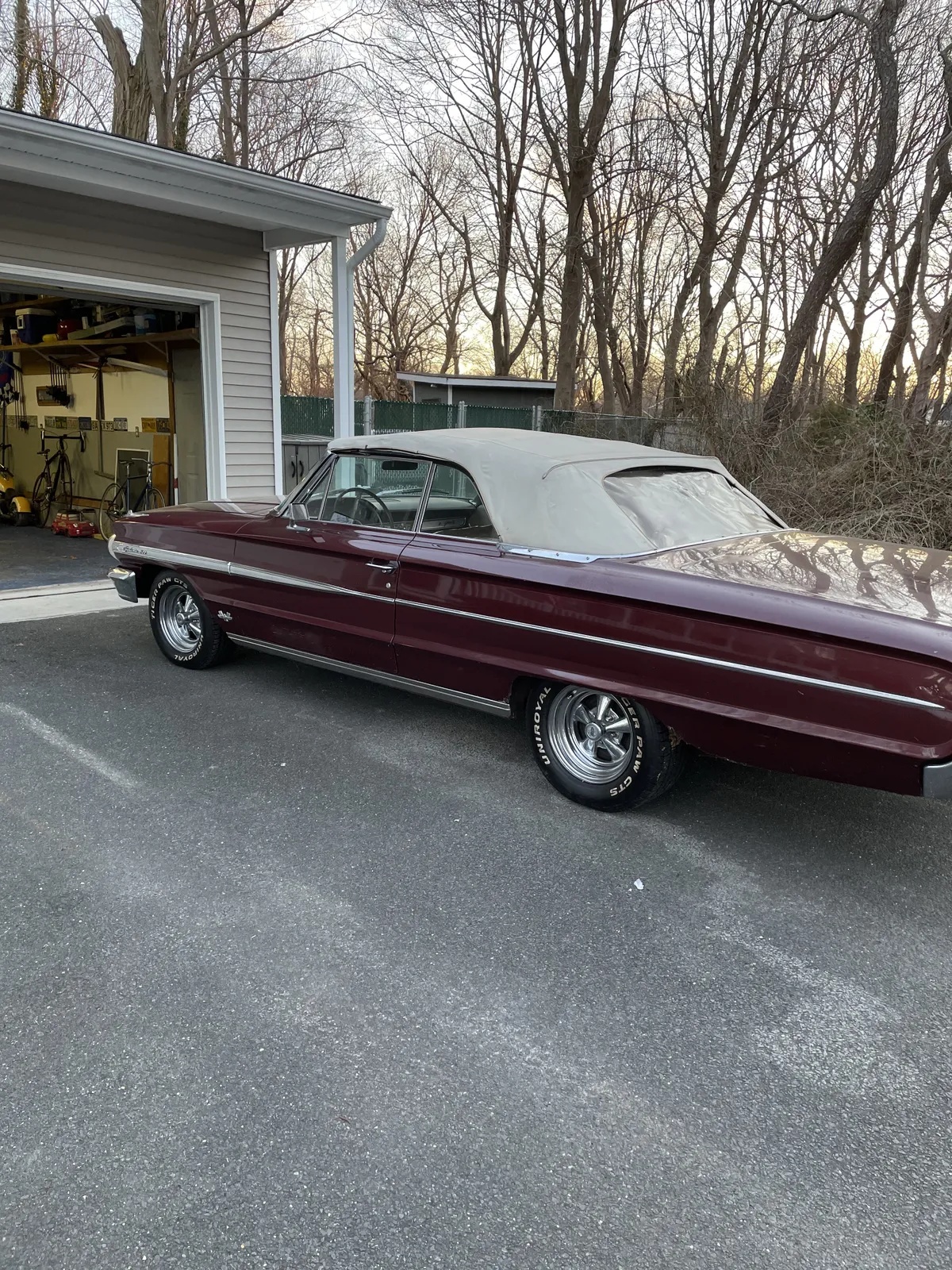 Ford-Galaxie-1964-Vintage-Burgundy-Palomino-1