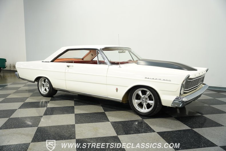 Ford-Galaxie-1965-Wimbledon-White-Red-26