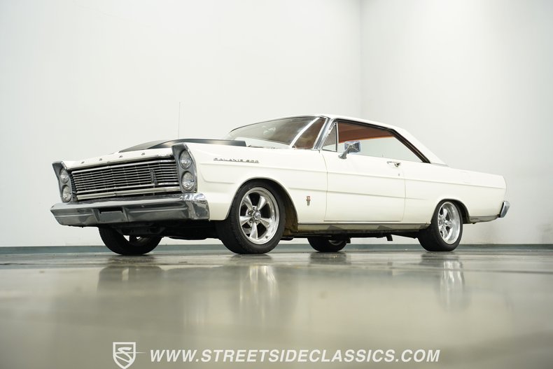 Ford-Galaxie-1965-Wimbledon-White-Red-33